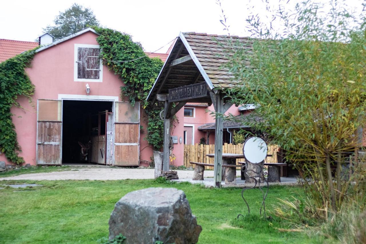 Ranc Cerveny Mlyn Villa Lisov  ภายนอก รูปภาพ